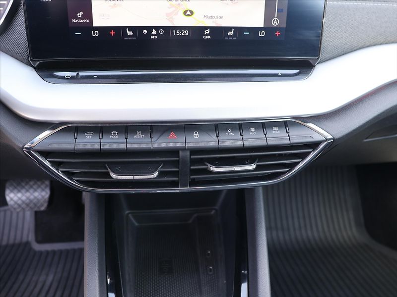 Škoda Octavia 2,0 TDI DSG Matrix Virtual DPH - fotka 17 z 25
