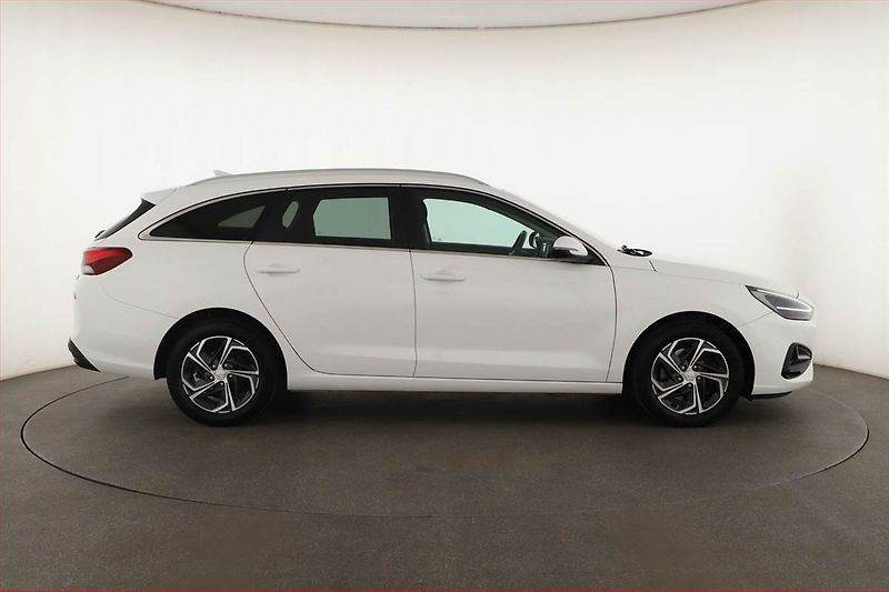 Hyundai i30 (2023) Smart 1.0 T-GDI, ČR,1.maj - fotka 6 z 16