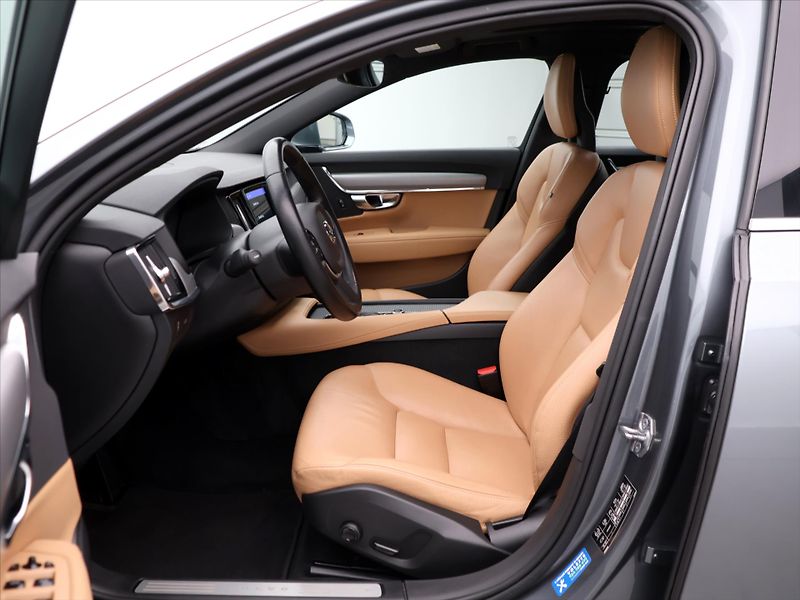 Volvo V90 2.0 D3 110kW Aut. Momentum LED - fotka 12 z 40