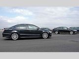 Volkswagen Passat R36 (vpředu) a Passat 3.6 FSI.