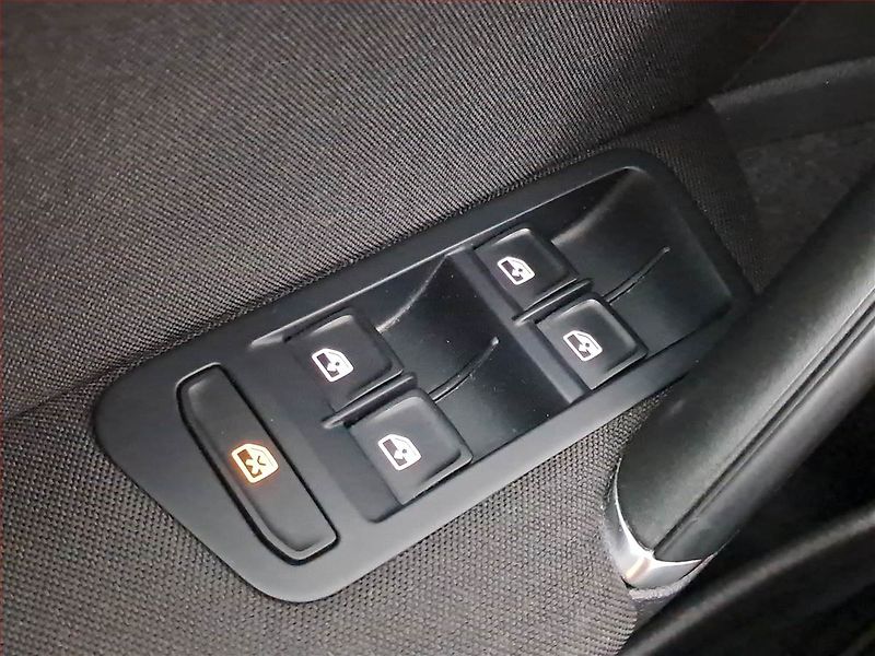Volkswagen Golf (2018) 1.4 TSI, Navi, Tempomat - fotka 16 z 18