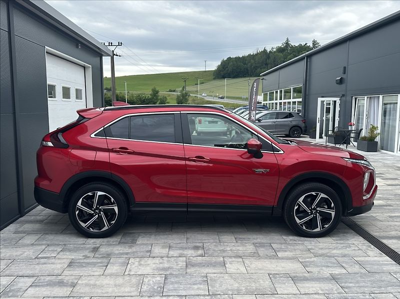 Mitsubishi Eclipse Cross 2,4 PHEV 188PS  A/T 4x4 - fotka 6 z 52