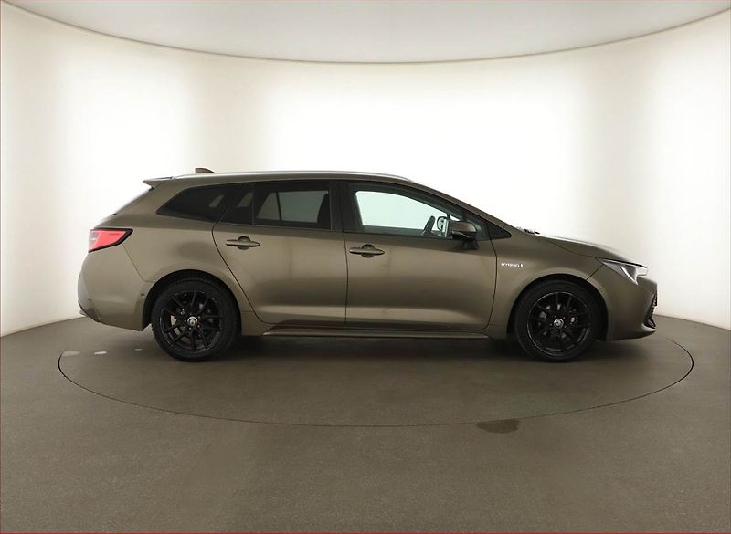 Toyota Corolla (2020) 1.8 Hybrid - fotka 6 z 22