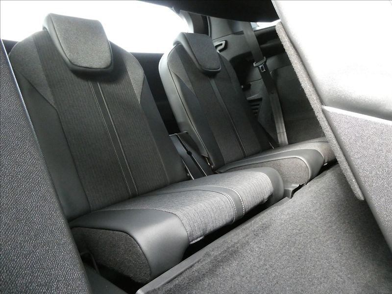 Peugeot 5008 1,6 133kW GT-line AT8,7.míst,D - fotka 29 z 50