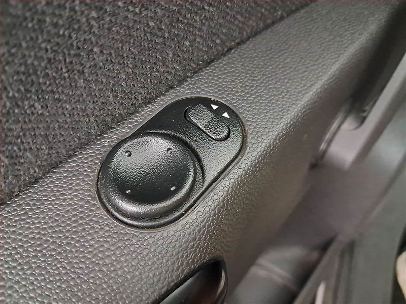 Opel Corsa (2009) 1.0, nová STK, jezdí výborně - fotka 15 z 15