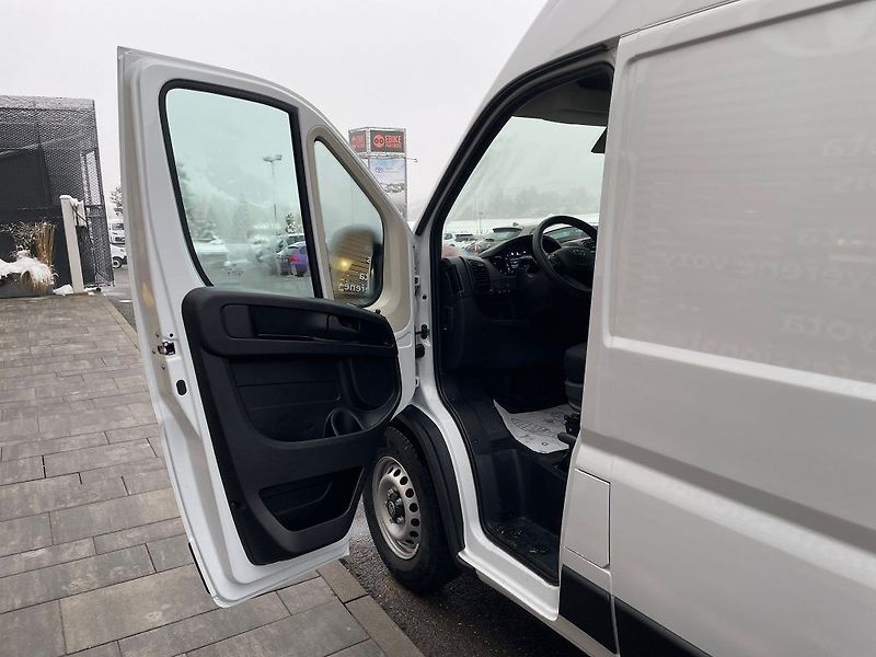 Toyota Proace Max MY25 2.2L 8AT - fotka 9 z 23