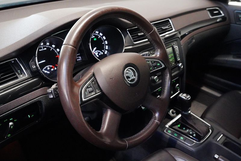 Škoda Superb - fotka 14 z 29