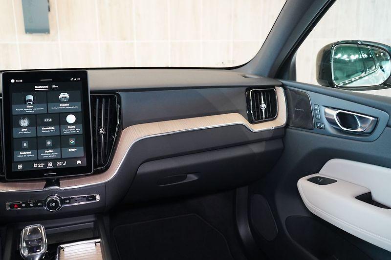 Volvo XC60 B5 PLUS Dark, Harman, 360° - fotka 42 z 42