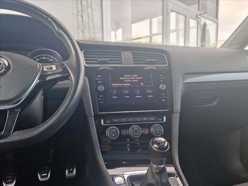 Volkswagen Golf 1,6 TDI LED KOMP.SERV.HISTORIE - fotka 27 z 50