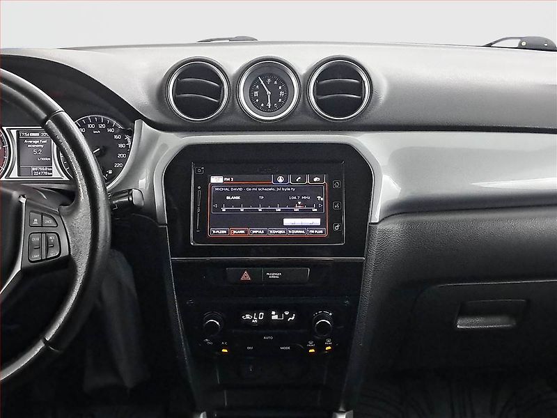 Suzuki Vitara (2015) 1.6 DDiS, 4X4, Navi, Tempomat - fotka 12 z 19