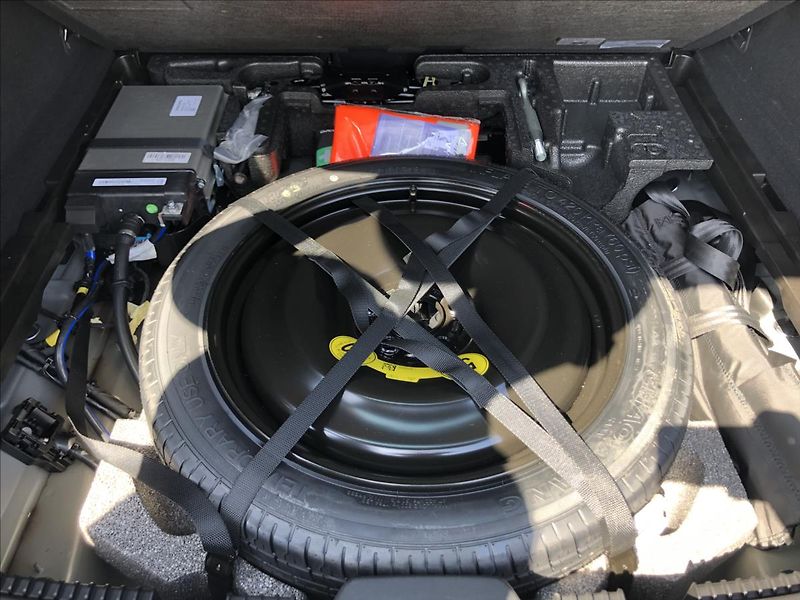 Volvo XC60 2,0 AWD MOMENTUM PRO  B4 - fotka 12 z 27