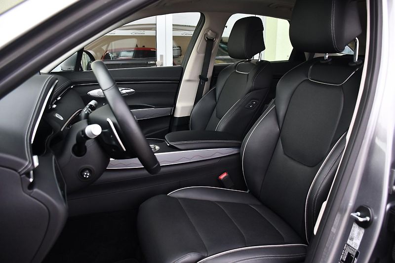 Genesis GV70 2.5T AWD AT8 LUXURY LINE - fotka 16 z 46
