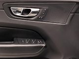 Volvo XC60 D4 AWD R-DESIGN REZERVACE - náhled 28