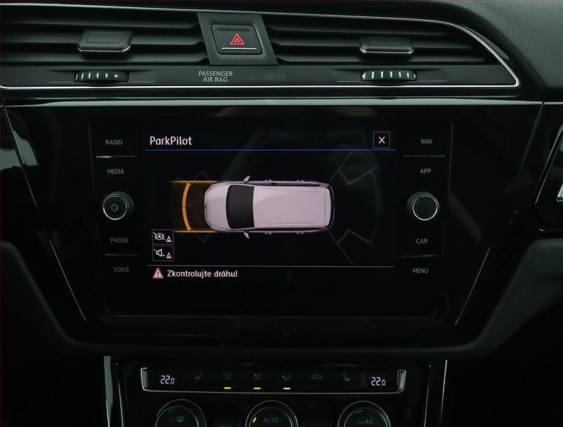 Volkswagen Touran (2019) Highline 1.5 TSI - fotka 19 z 21