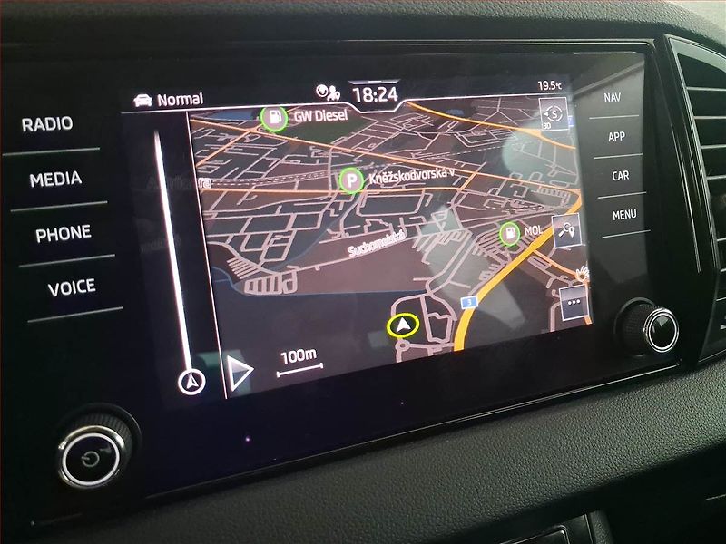Škoda Karoq (2021) 1.5 TSI - fotka 20 z 21