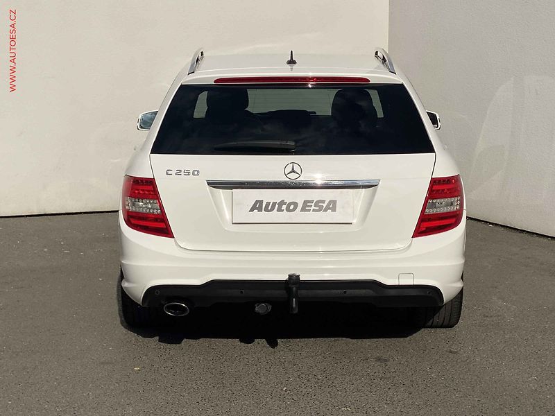 Mercedes-Benz Třídy C (2013) 1.8 C250, Edition, AT, bixen - fotka 5 z 18