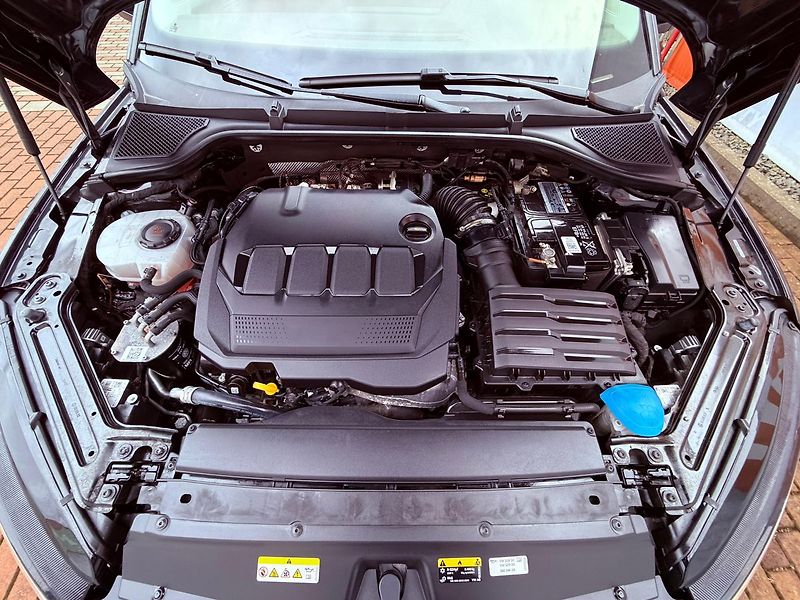 Škoda Octavia 2.0 TDi Style, ČR, 1.Maj, Serv - fotka 32 z 33