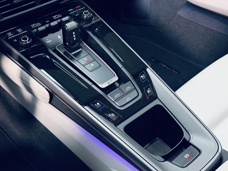 Porsche 911 (2025) 992.2*CABRIO*CHRONO*ZÁRUKA - fotka 31 z 44