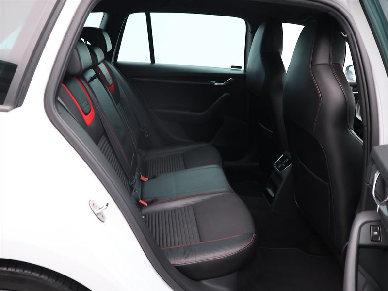 Škoda Octavia 2,0 TDI RS 135kW DSG Challenge - fotka 14 z 32