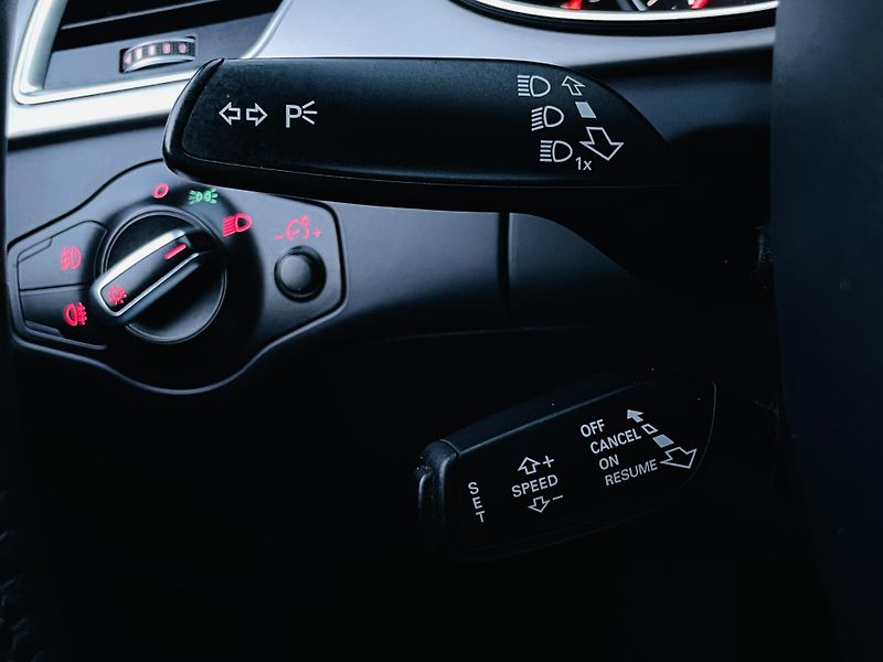 Audi A4 2.0TDI MAN VÝHŘEV SERVISKA LED - fotka 37 z 41