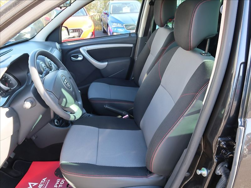 Dacia Duster 1,6 i,16V,77kW,1majČR,4x4 - fotka 11 z 22