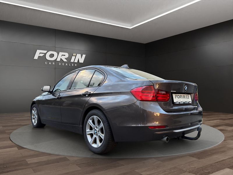 BMW Řada 3 (2013) 135KW 320D X-DRIVE - fotka 4 z 27