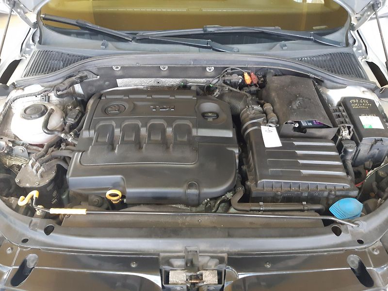 Škoda Octavia 2.0 TDI RS COMBI NAVI - fotka 26 z 29
