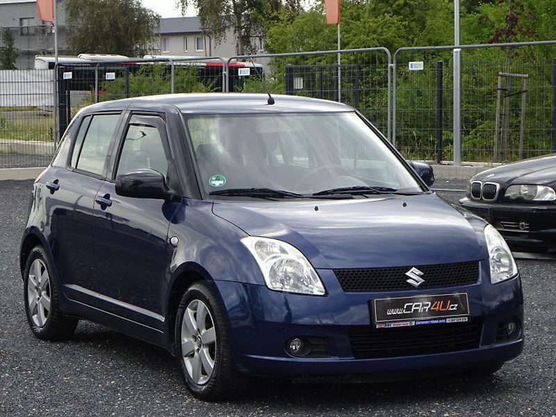 Suzuki Swift 1.3 68kW AUTOMAT KLIMA 5 DVEŘÍ - fotka 3 z 30