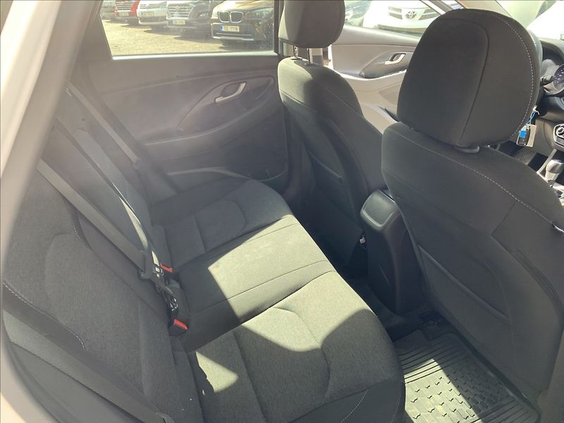 Hyundai i30 1,5 T-GDI AUTOMAT,ČR,1.MAJITEL - fotka 14 z 17
