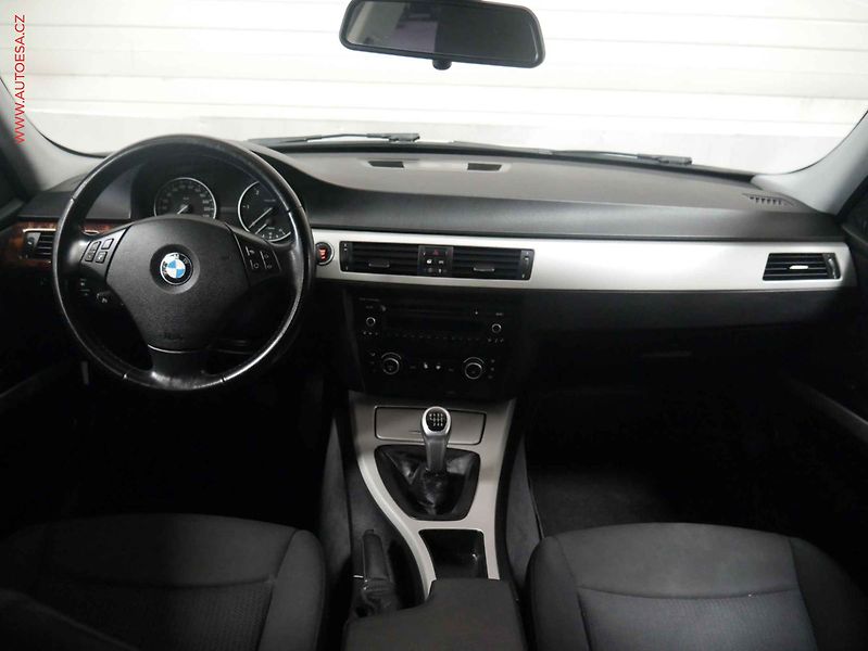 BMW Řada 3 (2010) 2.0d, AC, temp. - fotka 8 z 19