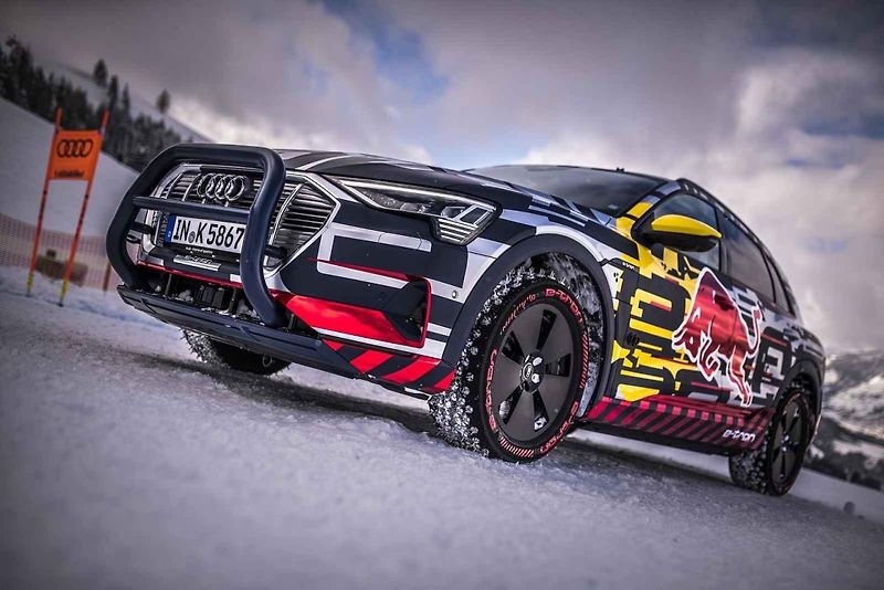 Prototyp Audi e-tron na sjezdovce