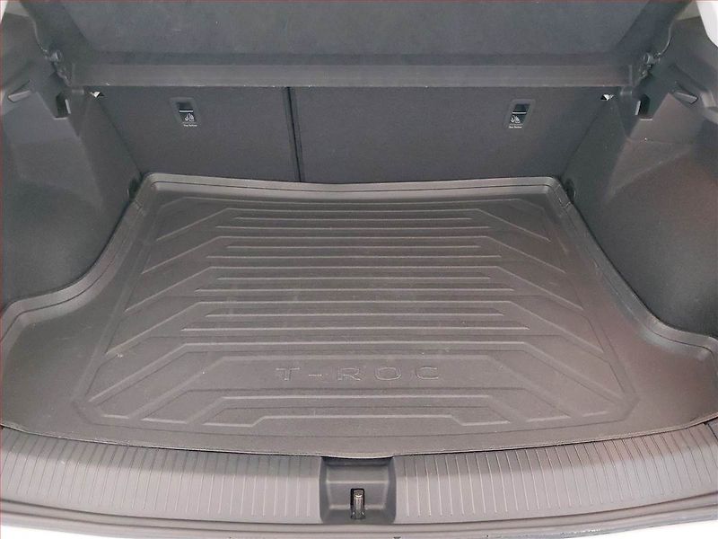 Volkswagen T-Roc (2024) 1.0 TSI - fotka 14 z 17
