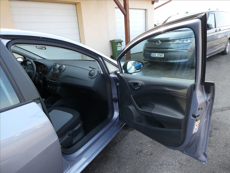 Seat Ibiza 1,0 MPi 55kW serviska - fotka 22 z 41