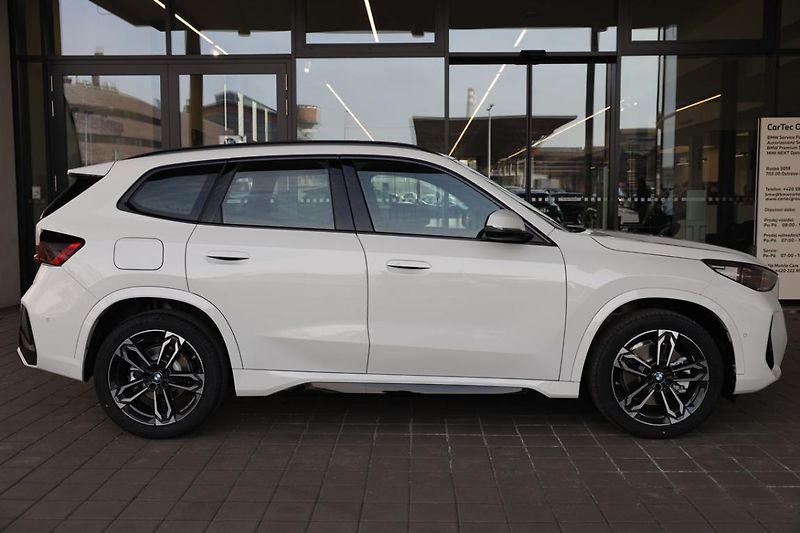 BMW X1 xDrive23i - fotka 4 z 16
