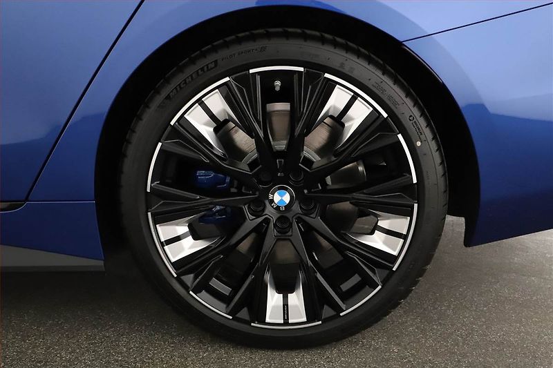 BMW Řada 4 (2025) M440i xDrive - fotka 25 z 27