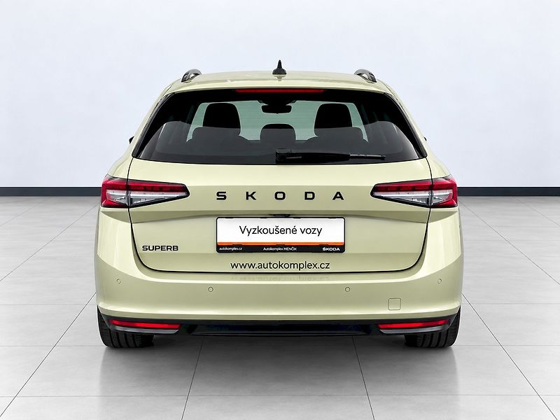 Škoda Superb (2025) COMBI Sportline TD 110 / 2.0 A - fotka 11 z 61