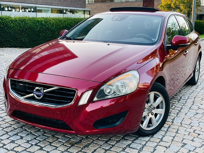 Volvo V60 2.0D4 5VÁLEC SERVISKA TAŽNÉ - fotka 1 z 48