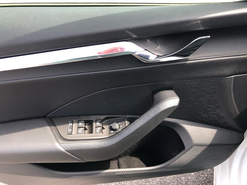 Škoda Octavia COMBI 2.0 TDi STYLE - fotka 15 z 30