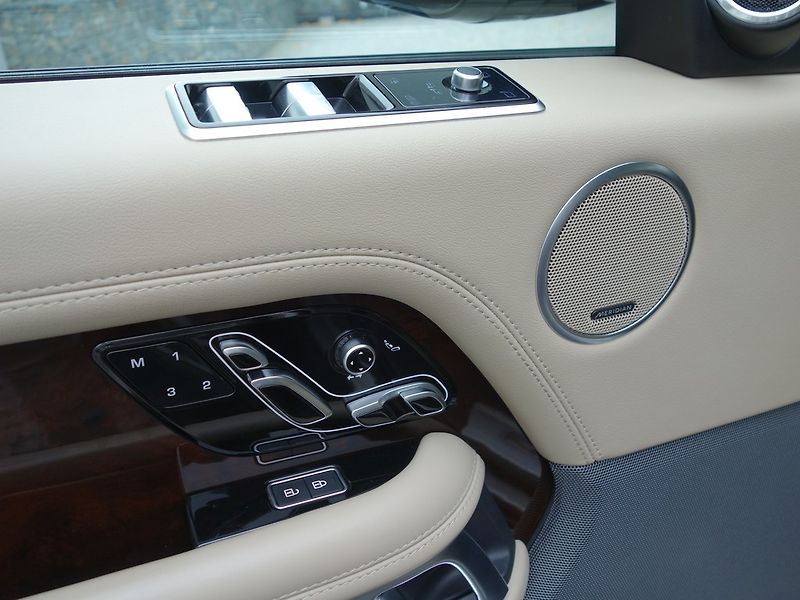 Land Rover Range Rover (2021) D300*VOGUE*50000KM*REZERVACE!! - fotka 39 z 50