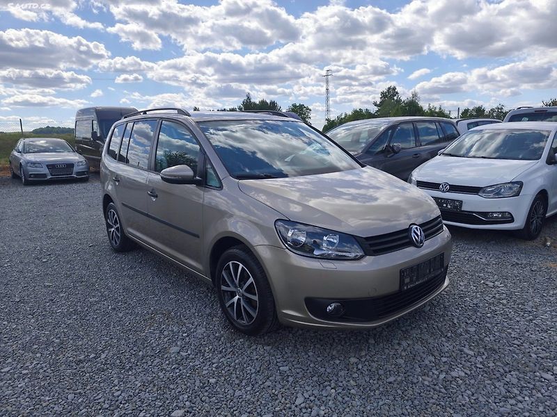 Volkswagen Touran (2014) - fotka 8 z 42