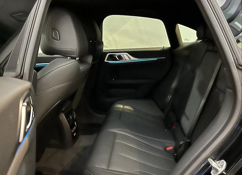 BMW i4 eDrive40 GC Tažné Ambient Kam. - fotka 11 z 13
