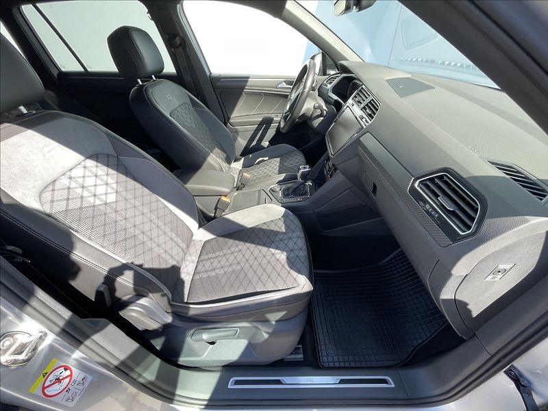 Volkswagen Tiguan 2,0 TDI 4Mot DSG R-Line Matrix - fotka 17 z 23