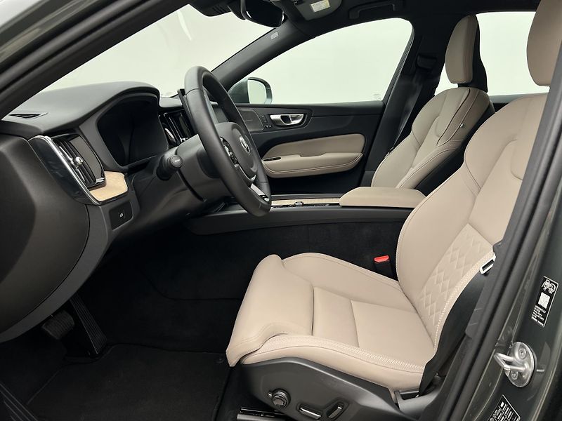 Volvo XC60 B5 AWD BRIGHT PLUS CZ 1. maj. - fotka 3 z 46