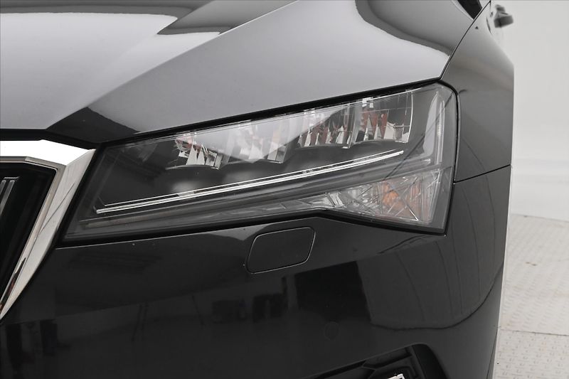 Škoda Superb 2,0 TDI 110 kW DSG Style Záruk - fotka 30 z 32