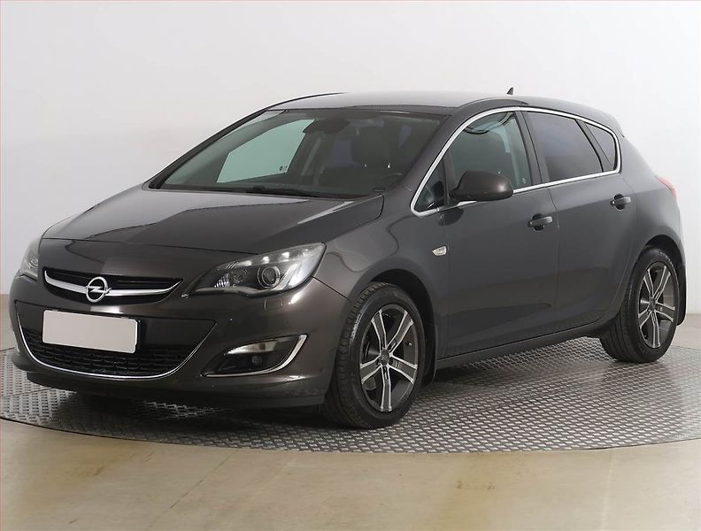 Opel Astra (2014) 1.6 T, Xenony, Tempomat - fotka 2 z 17