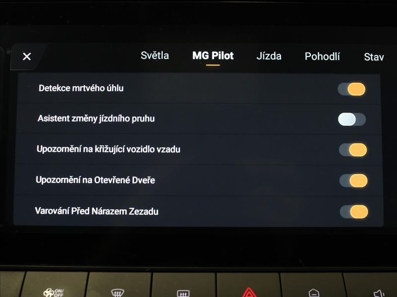 MG ZS 1,5 i 85kW Elegance 26tkm.ČR - fotka 18 z 27