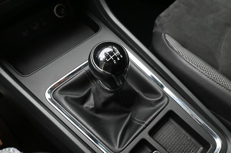 Seat Ateca 1,6 TDi 85kW ALCANTARA LED Zár - fotka 22 z 30