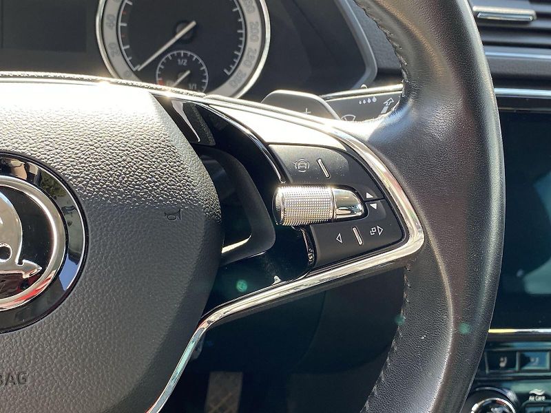 Škoda Superb (2021) Combi 1.4 TSI iV DSG Style - fotka 15 z 36