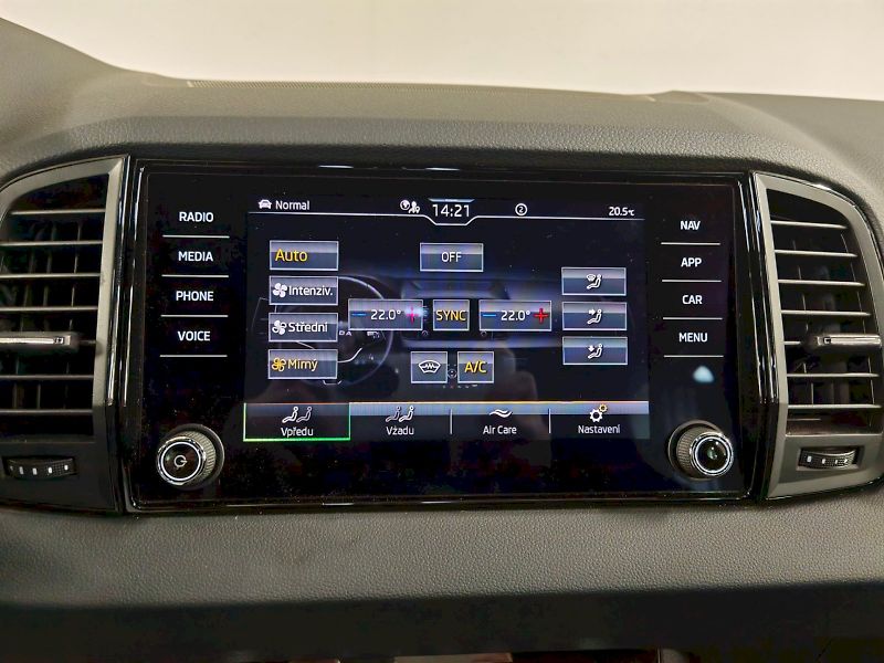 Škoda Karoq (2025) 1.5 TSI 110 kW Sportline - fotka 13 z 31