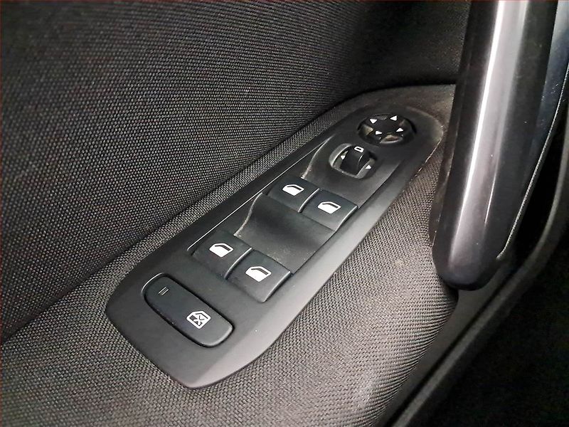 Peugeot 308 (2019) 1.5 BlueHDi, Automat - fotka 16 z 18
